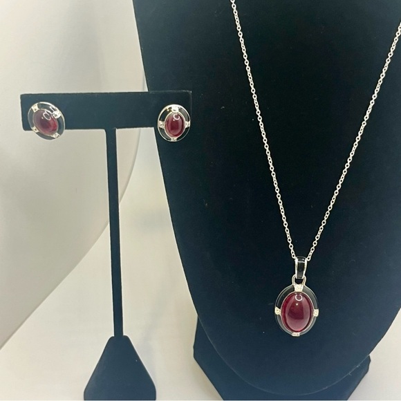 Avon Red Cabochon Necklace & Earring Set – New in Box, Silver-Tone Gift Set - Picture 2 of 8